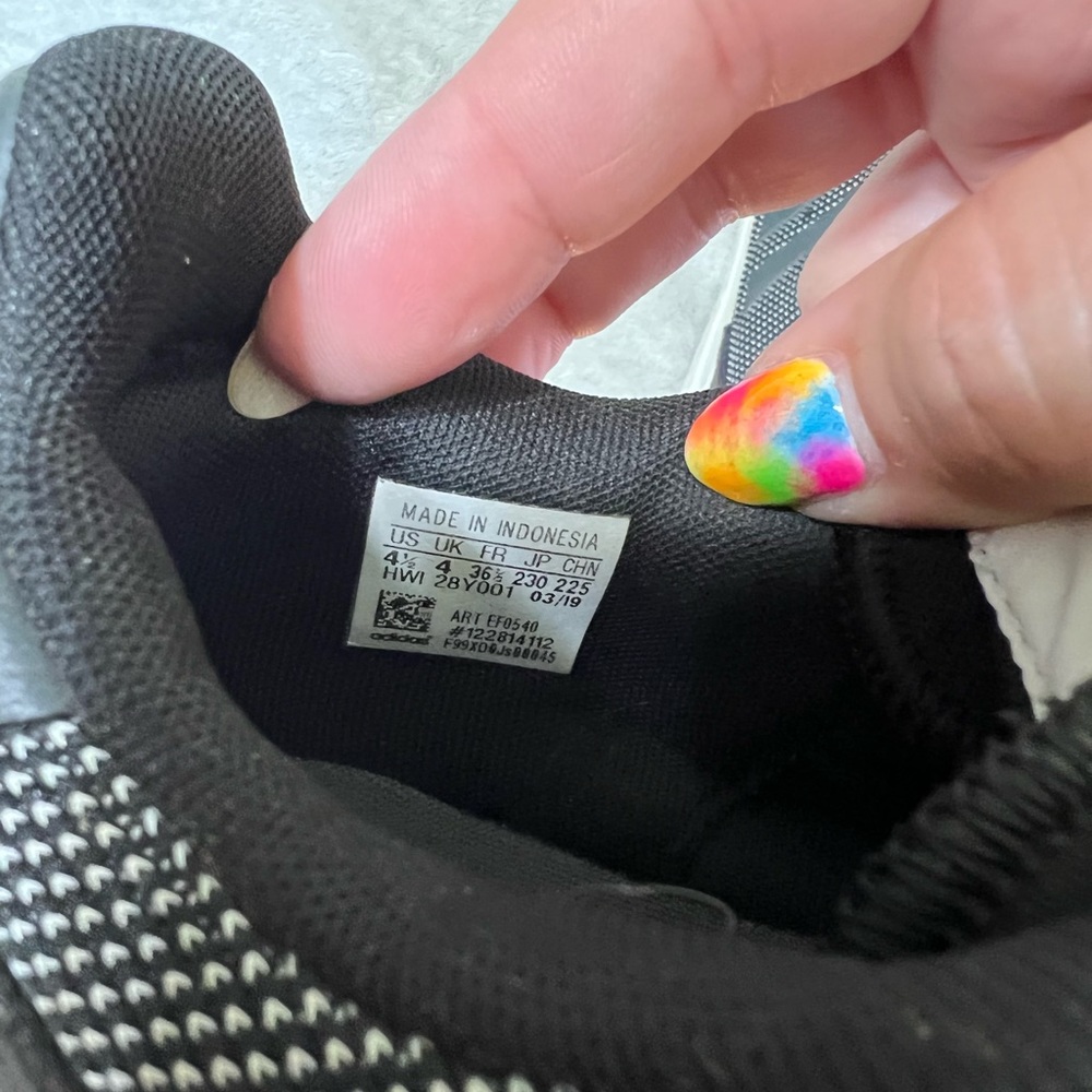 Boys Adidas sneakers - Picture 7 of 7